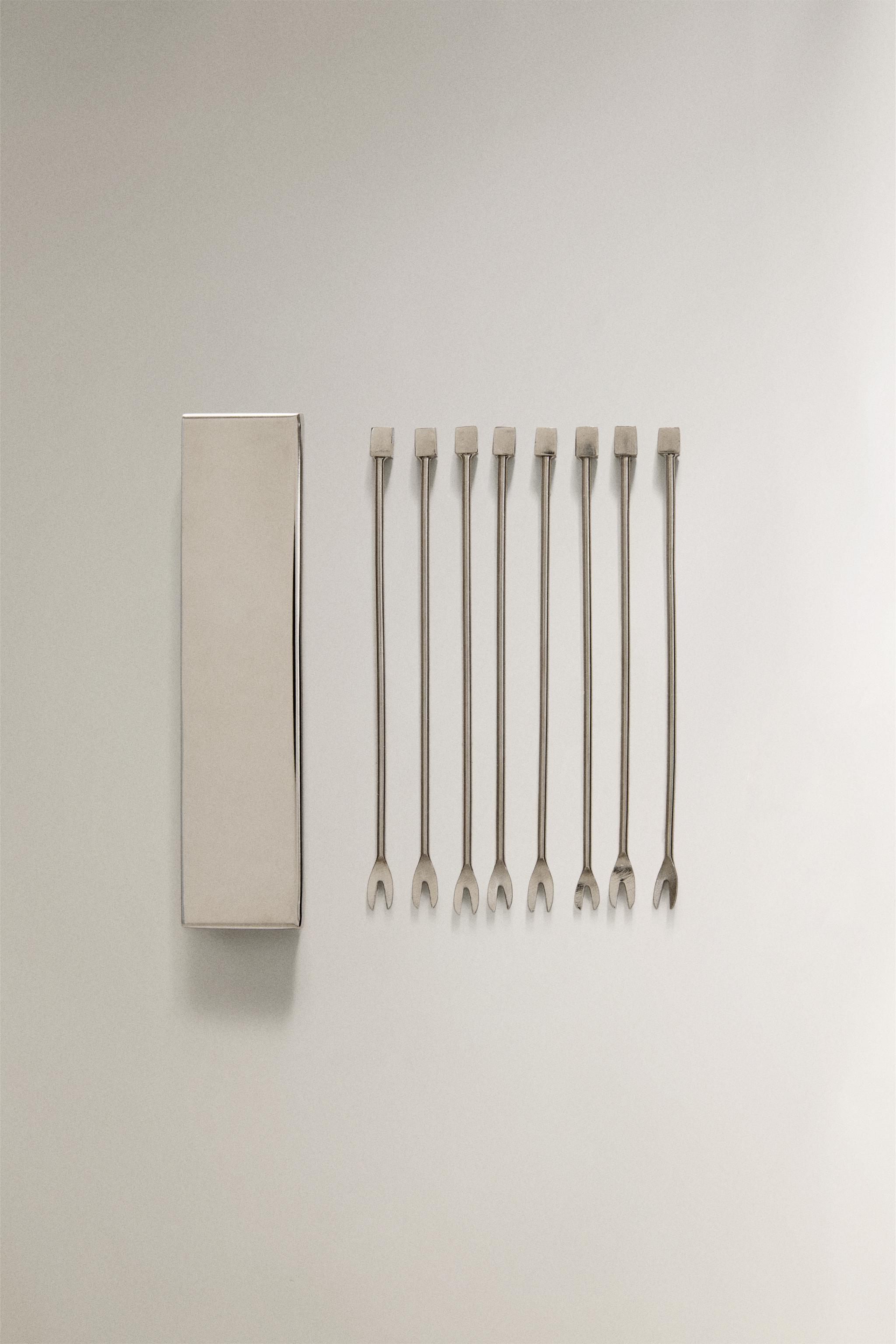 ENSEMBLE DE PIQUES À APÉRITIF AVEC BOÎTE EN MÉTAL (LOT DE 6)